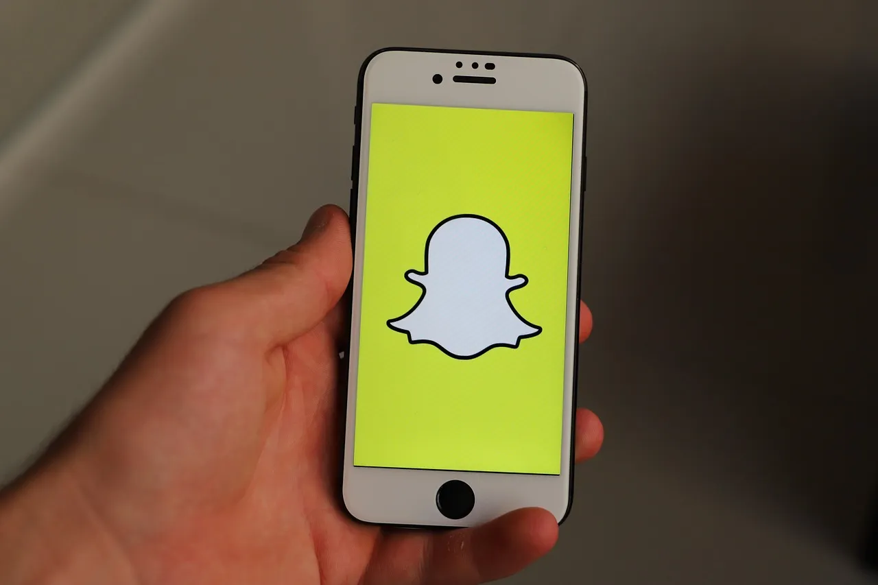 unlock the butterflies lens on Snapchat
